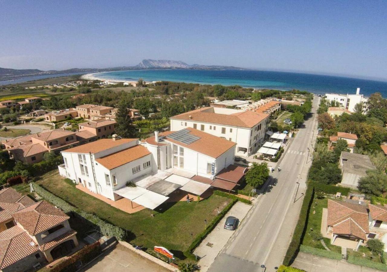Hotel Al Faro 산테오도로 외부 사진