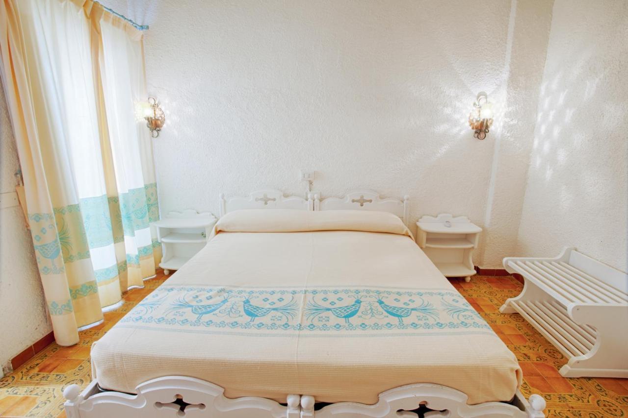 Hotel Al Faro 산테오도로 외부 사진